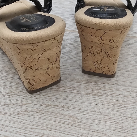 Sandals ClarksWomen's Kyarra Faye Slingback Wedge 9.5 Black - Picture 4 of 7